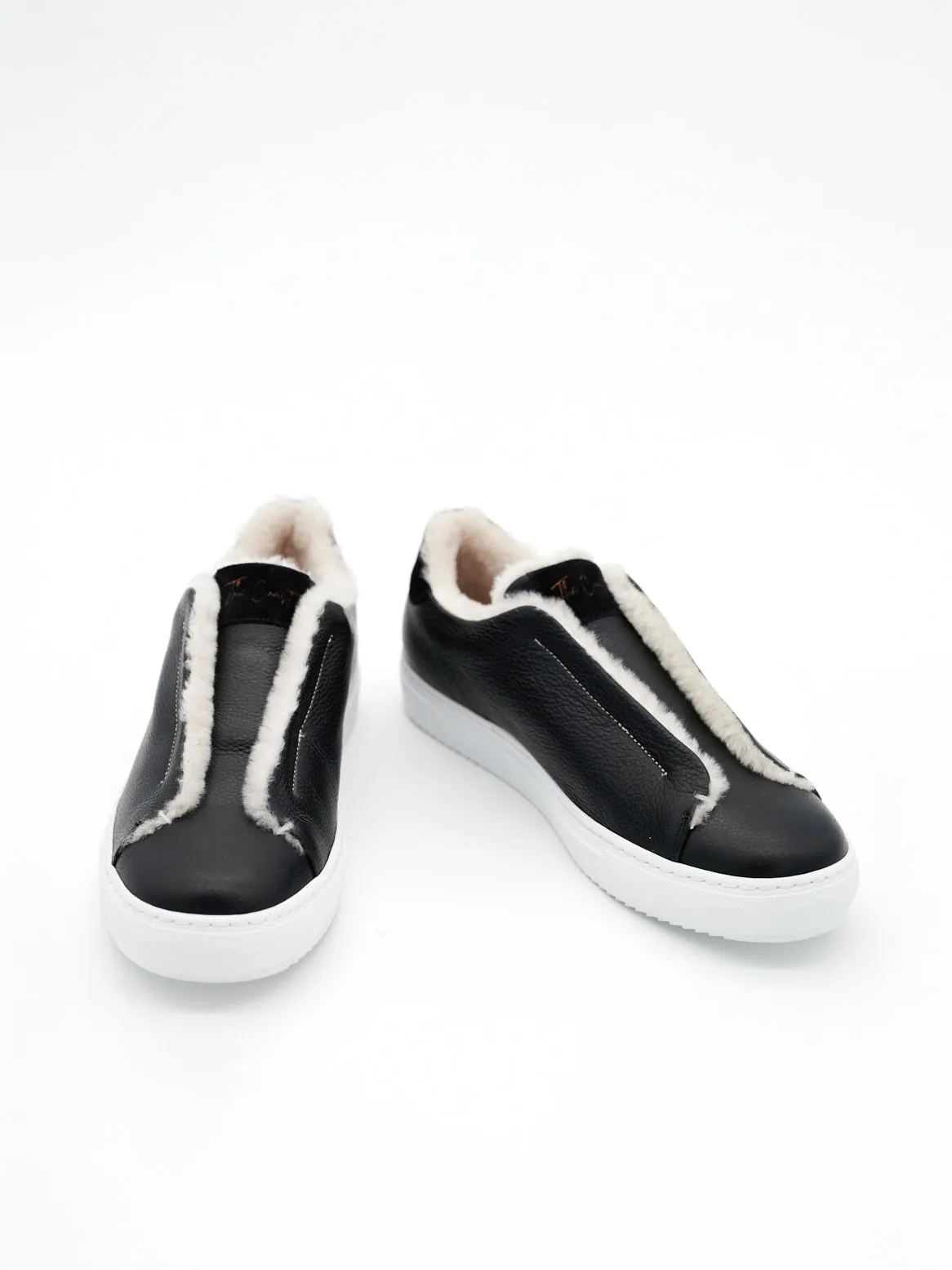 Beni Slip In Black and Lambskin Lined