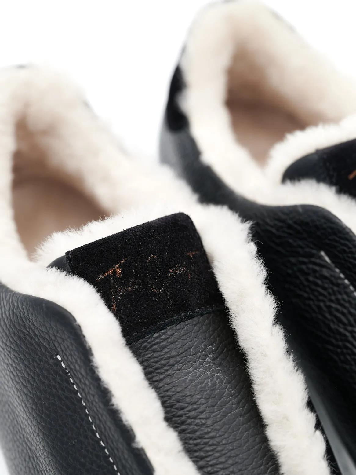 Beni Slip In Black and Lambskin Lined