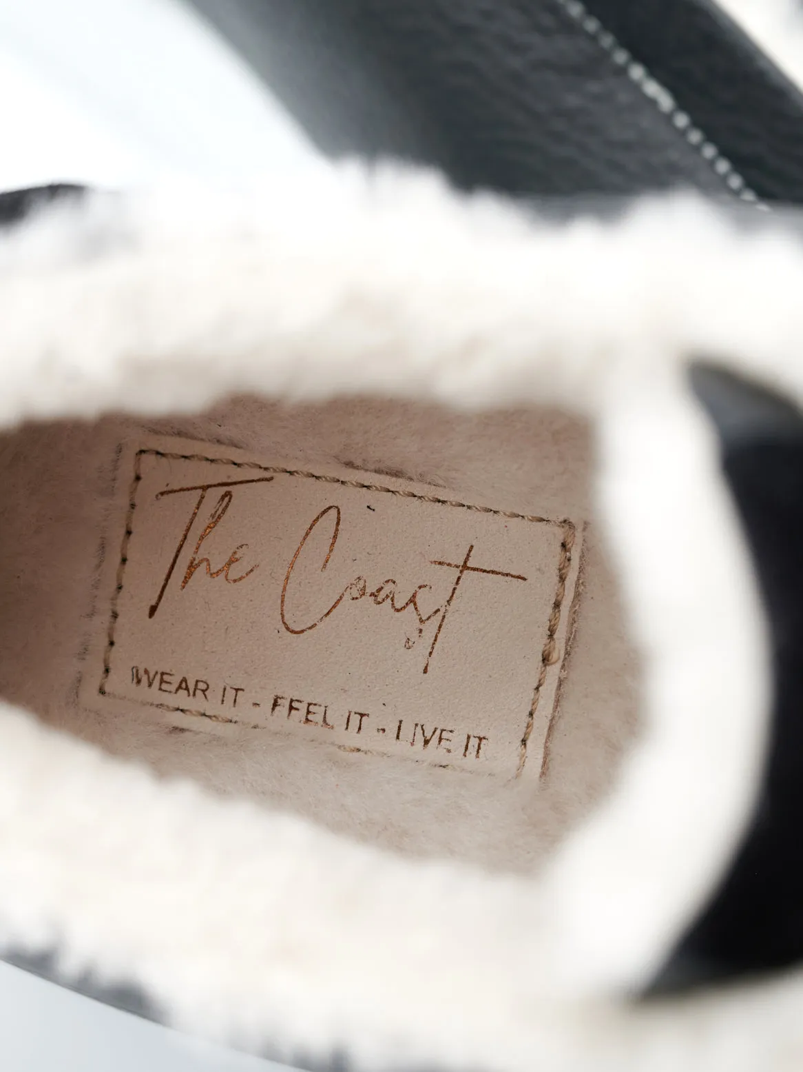 Beni Slip In Black and Lambskin Lined