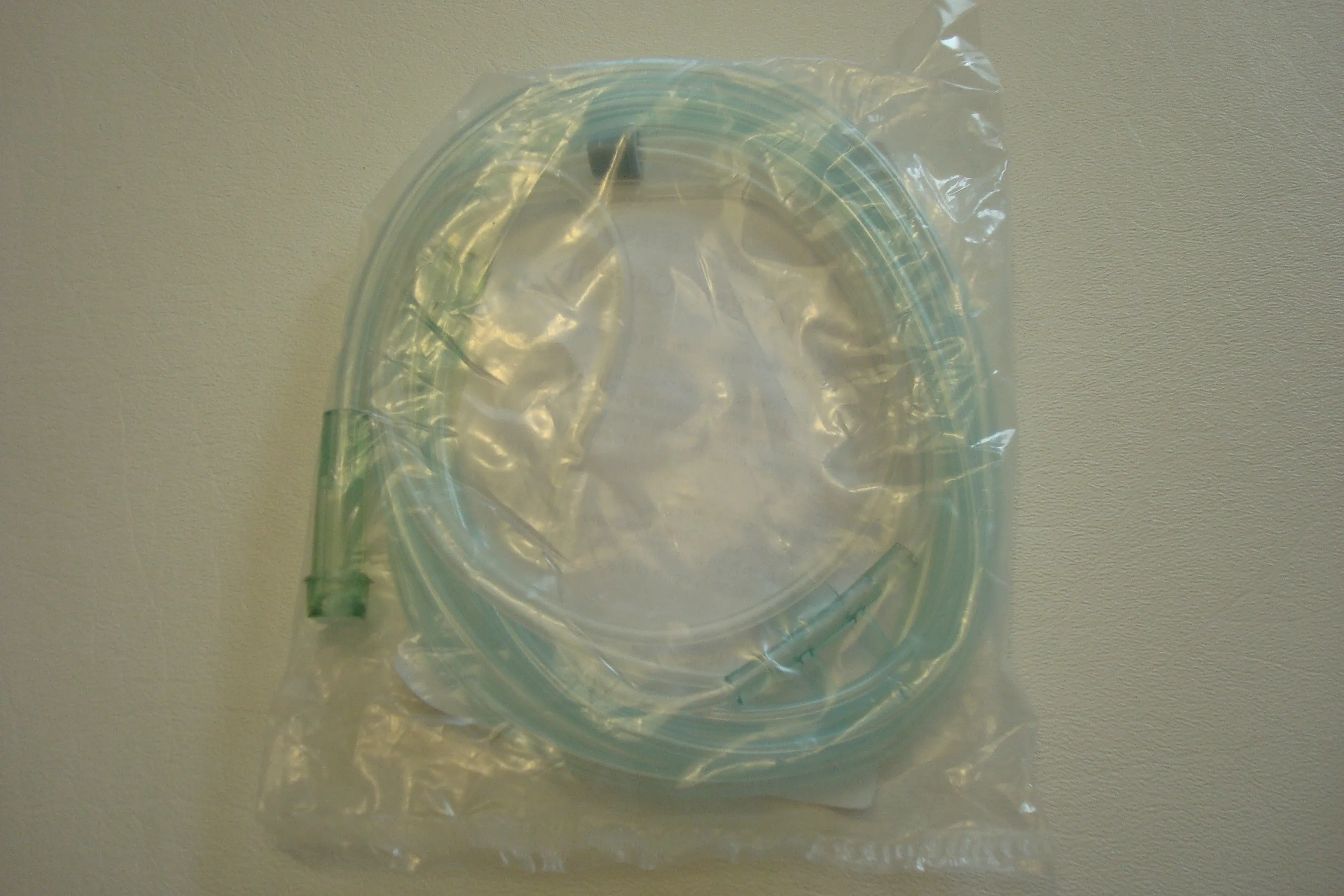 Nasal oxygen CANNULA Adult Flexible Tip Soft , Over the ear style Size M.